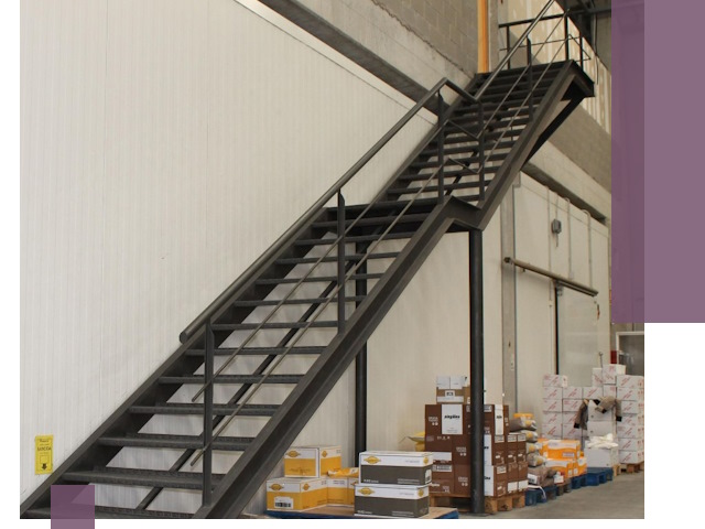 Лестницы для производства в Красногорске — изготовление и монтаж