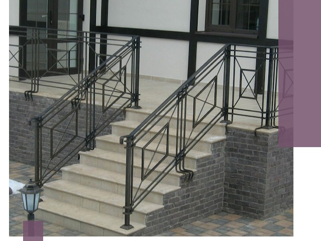 Перила для крыльца в Красногорске — монтаж, изготовление и установка