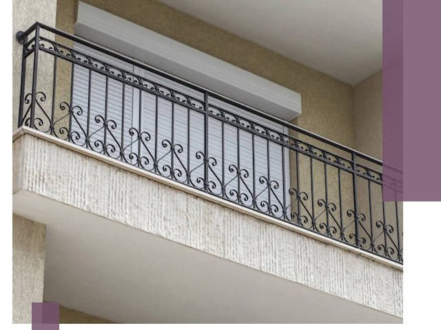 Балконные ограждения из металла и стекла в Красногорске для домов