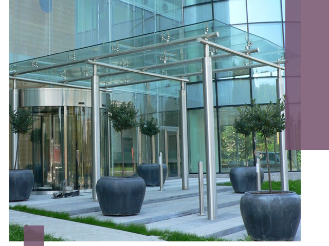 Навесы из стекла на заказ в Красногорске — монтаж и установка