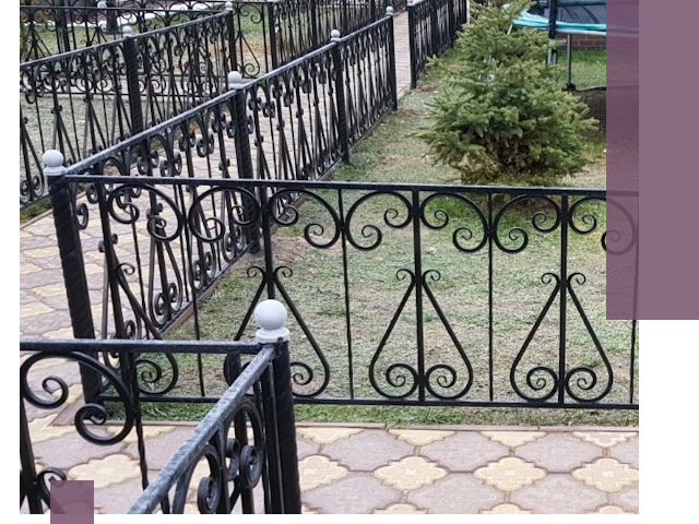 Кованые газонные ограждения под ключ в Красногорске